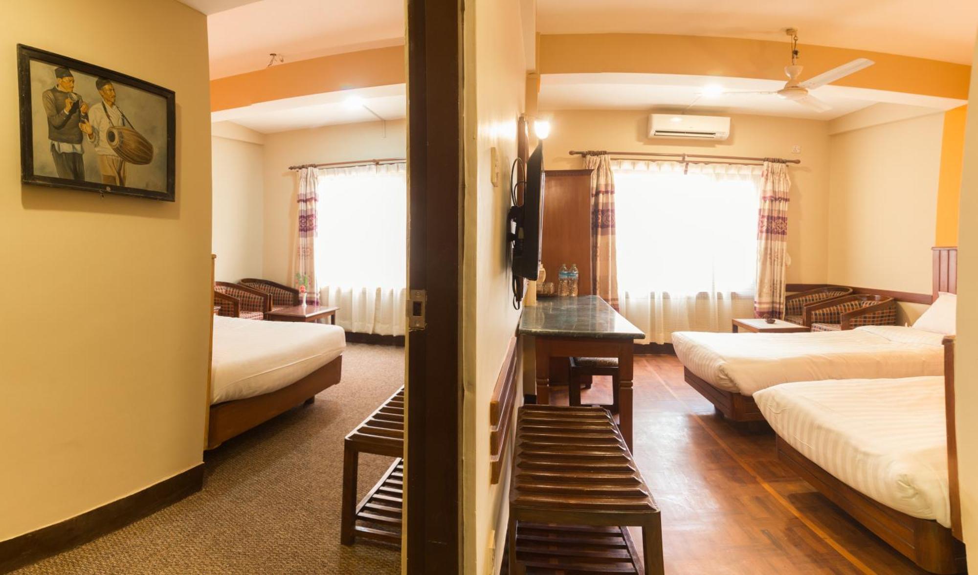 Little Nepal Inn Катманду Екстериор снимка
